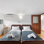 Mono Urban Design Maisonette בית נופש *