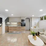 Mono Urban Design Maisonette בית נופש